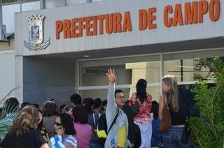 Professores ocupam prédio da Prefeitura (Foto: Vanderlei Aparecido)