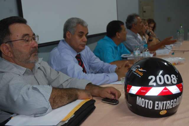  Motoentregadores reclamam para retirar "gaiolinhas" de ve&iacute;culos