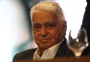 Com fratura na coluna, ex-governador est&aacute; internado em S&atilde;o Paulo