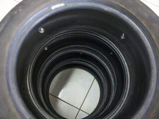A borracha do pneu substitui o uso de materiais de alvenaria fornecendo a vedação necessária para que o solo não seja afetado (Foto: Paulo Francis)