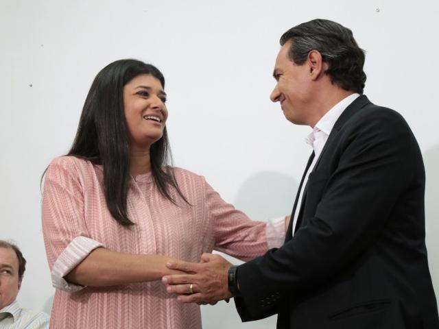 Rose e Marquinhos assinam conv&ecirc;nio de tapa-buraco e recapeamento nesta quinta