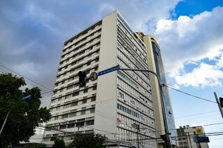 Prédio fica na Rua Barão do Rio Branco, na esquina com a 13. (Foto: Paulo Francis)