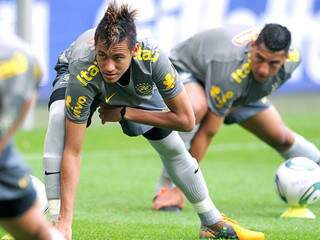 Com dores de garganta, Neymar deve ser desfalque de última hora na seleção. (Foto: AP)