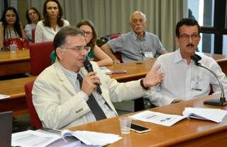 Secretário da Saúde foi à Assembleia prestar contar (Foto: Divulgação/ALMS/Roberto Higa)