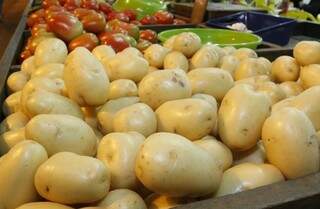 Batata e tomate elevaram o preço da cesta em março. (Foto: Arquivo Campo Grande News)