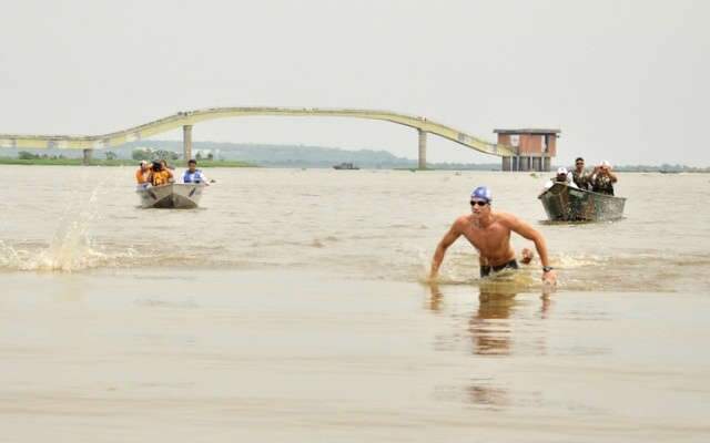 Tradicional Travessia a nado do rio Paraguai re&uacute;ne atletas de todas as idades
