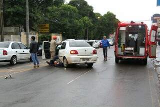Os acidentes causaram lentidão na Rua Ceará (Foto: Marcos Ermínio)