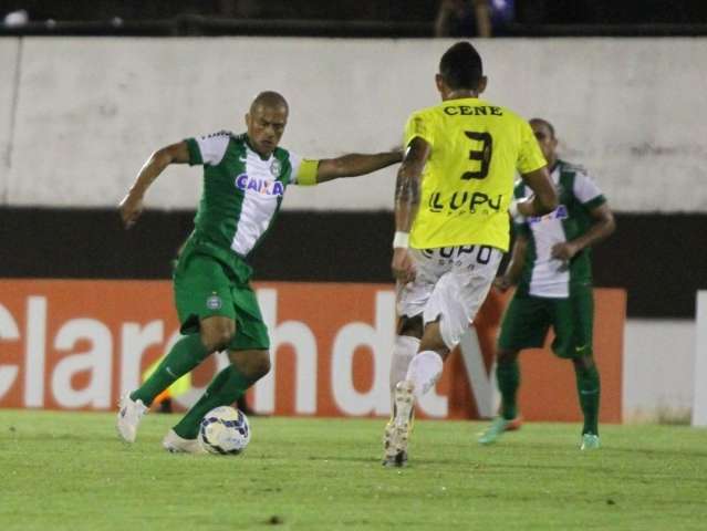 Cene n&atilde;o suporta press&atilde;o e &eacute; eliminado pelo Coritiba por 2 a 0