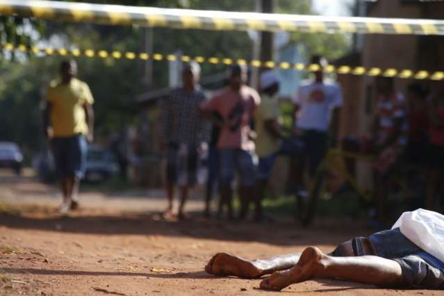  Briga por d&iacute;vida de 3&ordm; teria motivado assassinato a garrafadas em bar