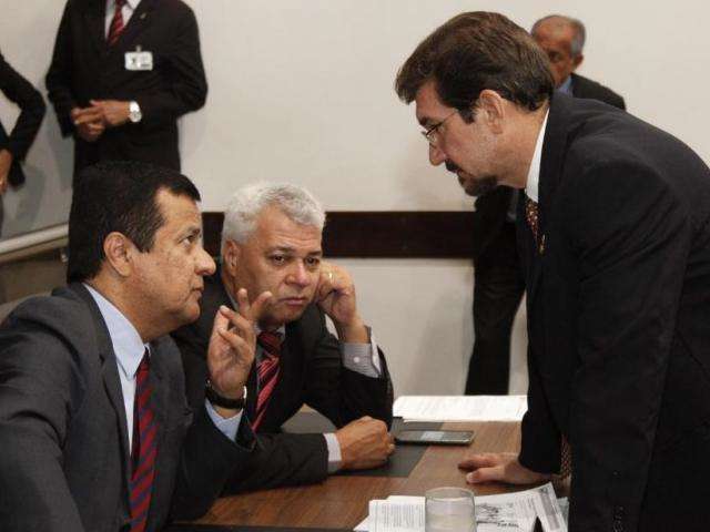 Or&ccedil;amento mostra crise e governo precisar&aacute; cortar gastos, diz secret&aacute;rio