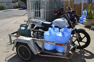 Para entregadores de gás e água, é preciso ter um side-car. (Foto: Arquivo)