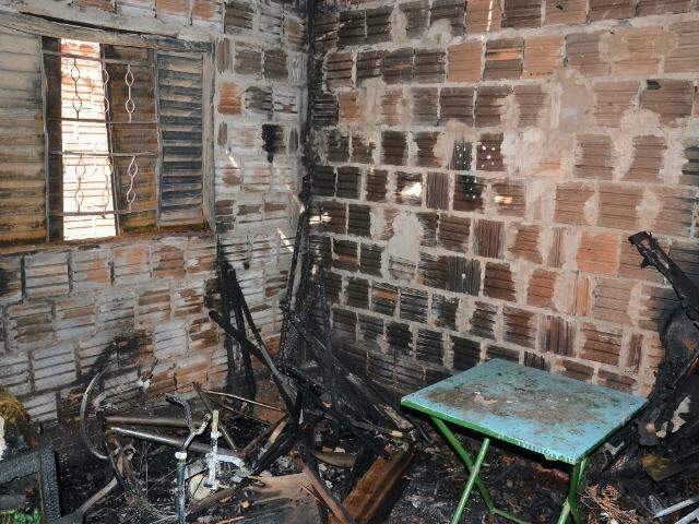 Marido &eacute; suspeito de matar mulher queimada no Jardim das Maca&uacute;bas