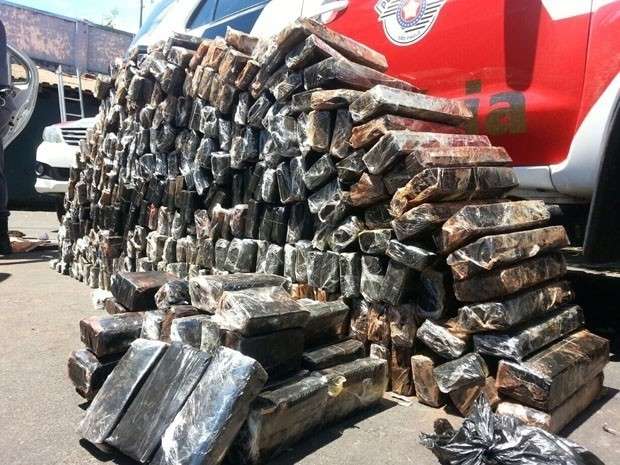 Quatro s&atilde;o presos levando 340 kg de maconha e at&eacute; crian&ccedil;a para SP