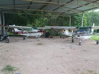 Aeronaves apreendidas pela PF no aeródromo clandestino de Corumbá (Foto: Divulgação/PF)