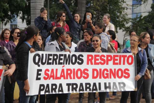 Prefeitura recua e suspende demiss&atilde;o de grevistas nos Ceinfs