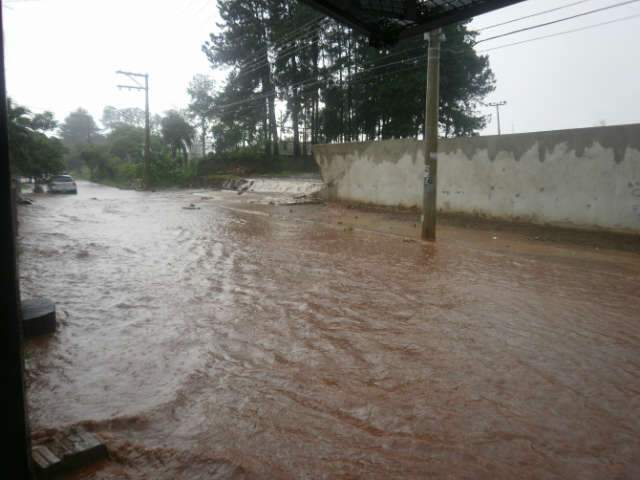  Chuva provocou desligamento de 3 alimentadores de energia na Capital