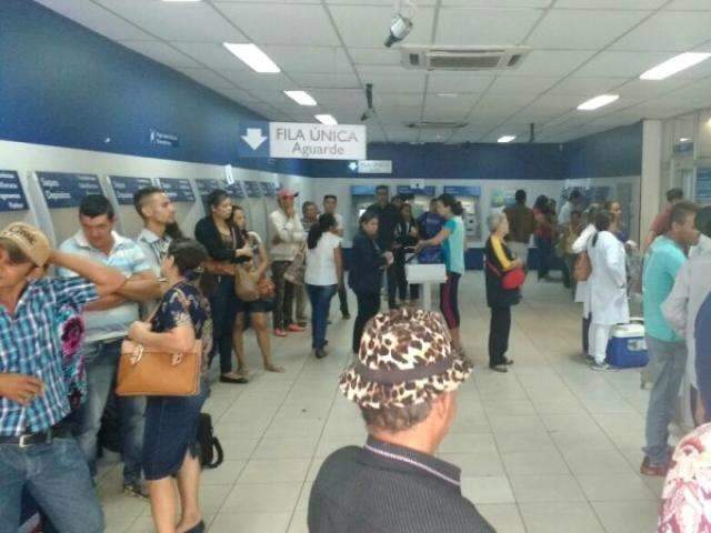 No 3&deg; dia &uacute;til de saque, movimento &eacute; tranquilo em ag&ecirc;ncias da Caixa