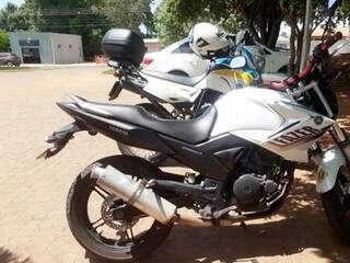 Durante manobras perigosas, militar do Ex&eacute;rcito &eacute; preso com moto irregular