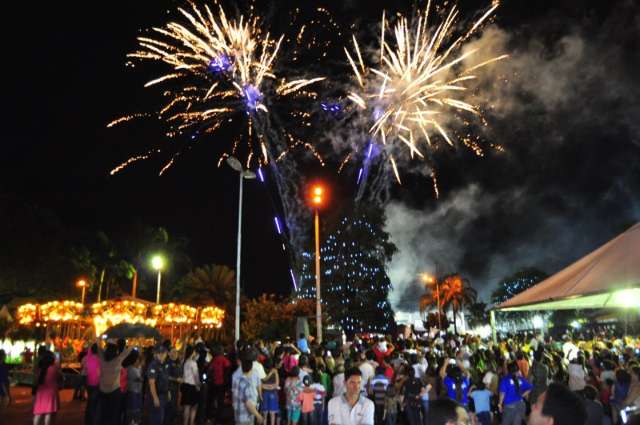 Com presen&ccedil;a de governador, come&ccedil;a a programa&ccedil;&atilde;o de Natal