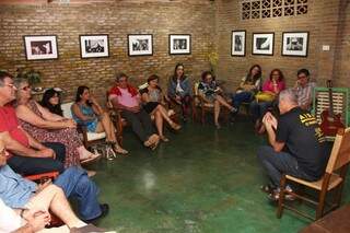 Roda de conversa sobre Fernando Pessoa reúne os admiradores do poeta (fotos: Fernando Antunes)