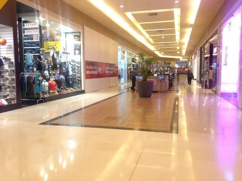 Crise abala classe C e reflete na debandada de lojas em shopping - Economia  - Campo Grande News