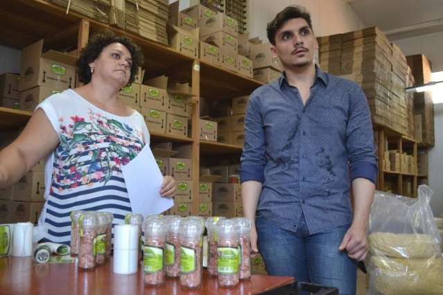 De homenagem &agrave; av&oacute; at&eacute; empresa, f&aacute;brica de temperos tem 800 clientes