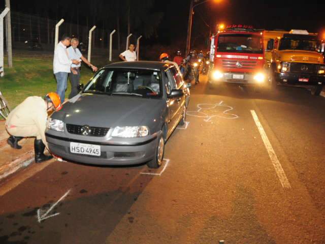  Motociclista fica ferido ap&oacute;s colidir em bicicleta e em carro de passeio