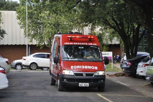 Botij&atilde;o pega fogo, queima oper&aacute;rio e ele cai de tr&ecirc;s metros na UFMS