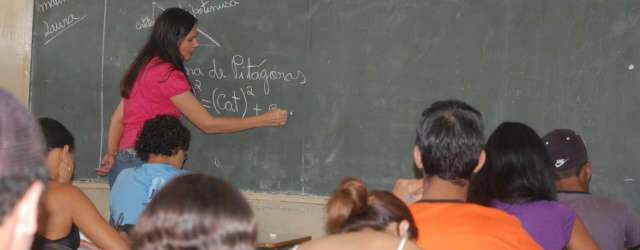 Enquanto 51% acham que estudo n&atilde;o melhorou no Pa&iacute;s, 62% v&ecirc;em evolu&ccedil;&atilde;o no Centro-Oeste