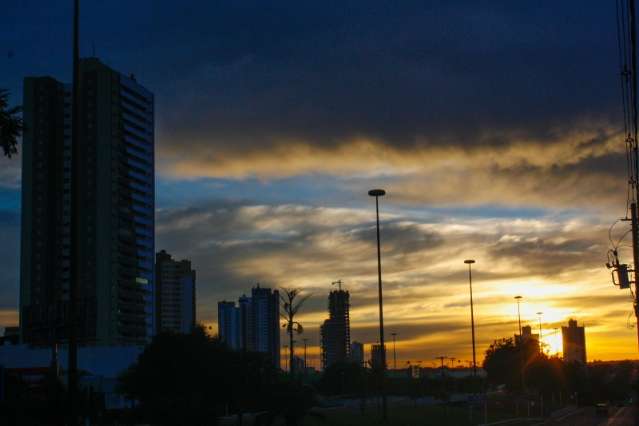 Quinta-feira amanhece entre nuvens e previs&atilde;o &eacute; de tempo nublado 