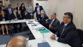 Reinaldo (ao centro) assumiu hoje presidência do Bloco Brasil Central. 