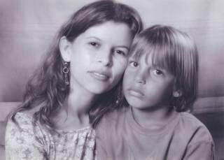 Cristiane e Vinícius, dois meses antes de ser diagnóstico com a síndrome. (Foto: Arquivo Pessoal) 