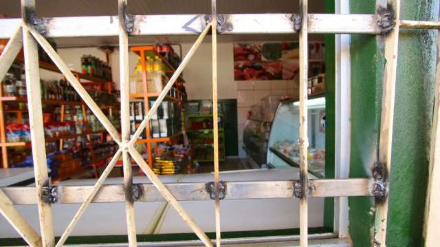 &lsquo;Muito perigoso&rsquo;, dizem moradores sobre bairro onde houve troca de tiros