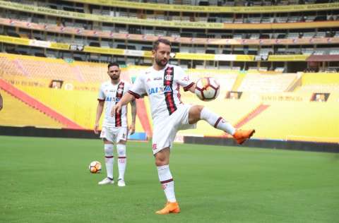 Flamengo e Corinthians entram em campo pela Libertadores nesta quarta-feira