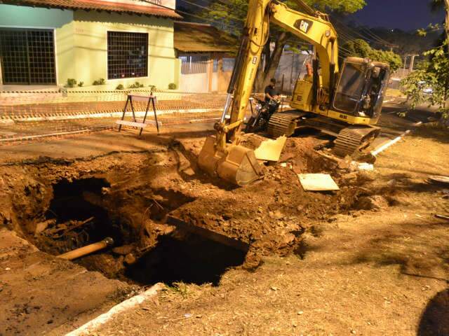 Asfalto cede e trecho da avenida Mato Grosso &eacute; interditado