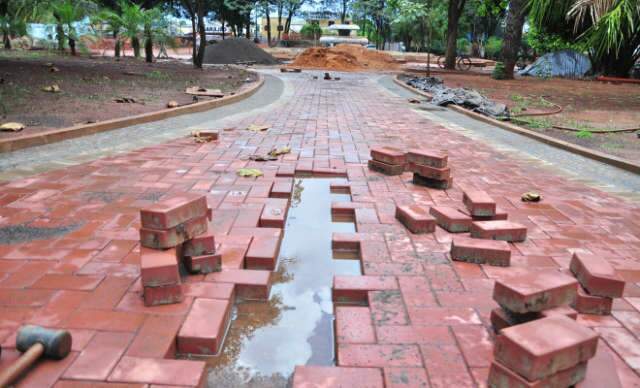  Oito meses depois de iniciadas, obras na pra&ccedil;a Ary Coelho chegam a 70%