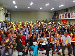 Momento em que representantes sindicais decidiram pela greve caso impasse prossiga (Foto: Divulgação)