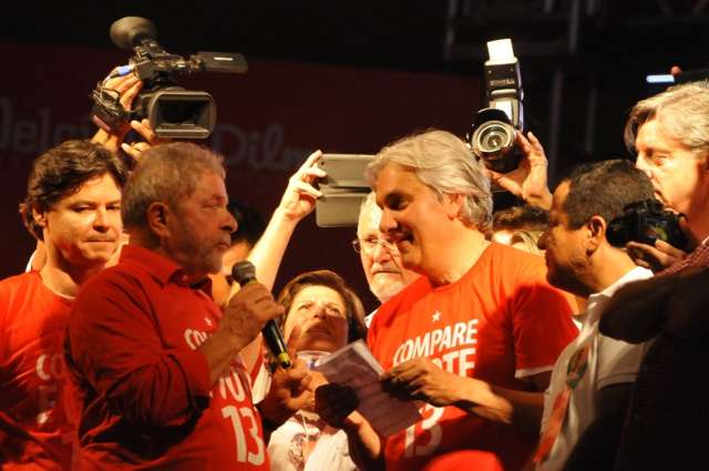 Na Capital, Lula lembra sua hist&oacute;ria, d&aacute; conselhos e motiva petistas e aliados