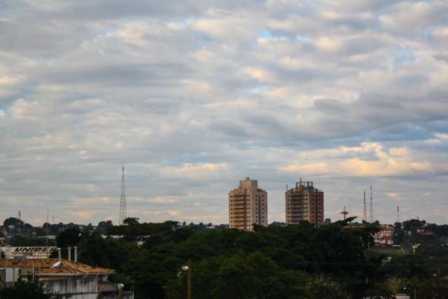 Segunda-feira amanhece com tempo nublado em Campo Grande 
