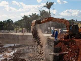 Sisep aponta que 60% das obras no Rio Anhanduí já foram executadas. (Foto: PMCG/Divulgação)