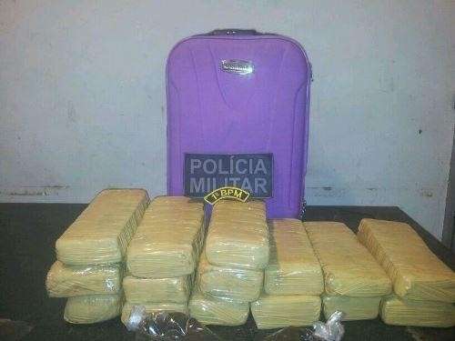 Adolescente &eacute; apreendida com 15kg de maconha que seria levada para o Acre
