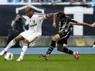 Resultado de 1 a 1 deixa Fluminense e Botafogo entre os primeiros do campeonato (Foto: Lance)