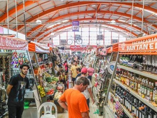 Com grande variedade de produtos, vários clientes optam por comprar no Mercadão. (Foto: Fernando Antunes)