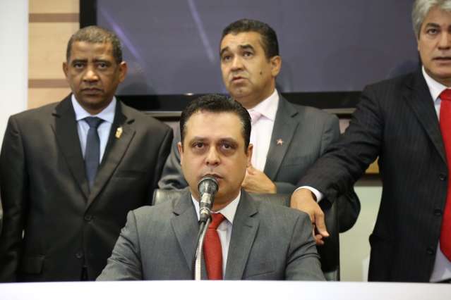 Com rumor de ren&uacute;ncia, 2 vereadores articulam para assumir presid&ecirc;ncia