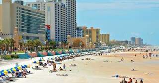 Lugar famoso pelo automobilismo americano, Daytona Beach fica no caminho entre Orlando e Tampa (Foto: Reprodução)