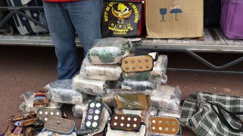 Peruano é preso com 6 quilos de cocaína em fundos de bolsas femininas