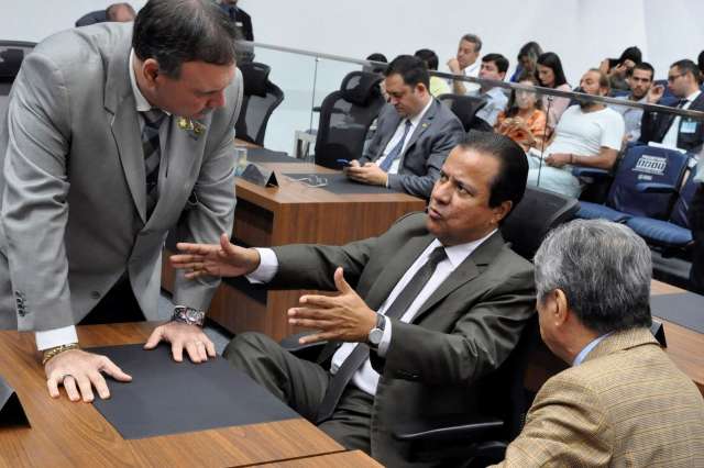 Deputados tentam reverter vetos com aval do governo estadual