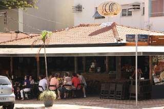 O bar abre de segunda a sábado, das 11h até 01h, na rua Dom Aquino, esquina com a José Antônio. 