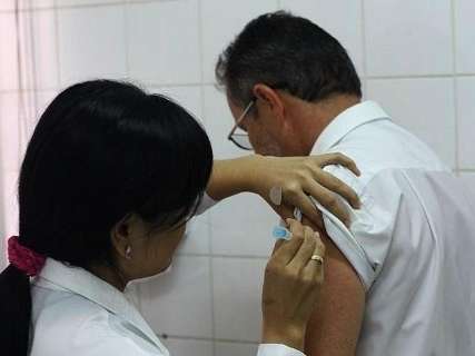 Após polêmicas, vacinação contra a gripe supera a meta e procura continua