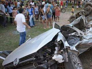 No acidente, vagão arrastou carro de professora por cem metros, segundo apurou o Diário Corumbaense (Foto: Anderson Gallo/Diário Corumbaense)